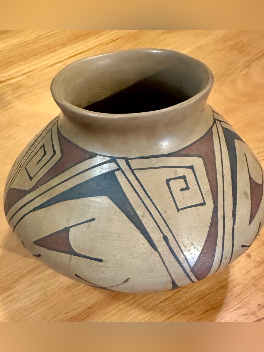 Handcrafted Navajo Southwestern Geometric Terracotta Vase - Tan & Brown